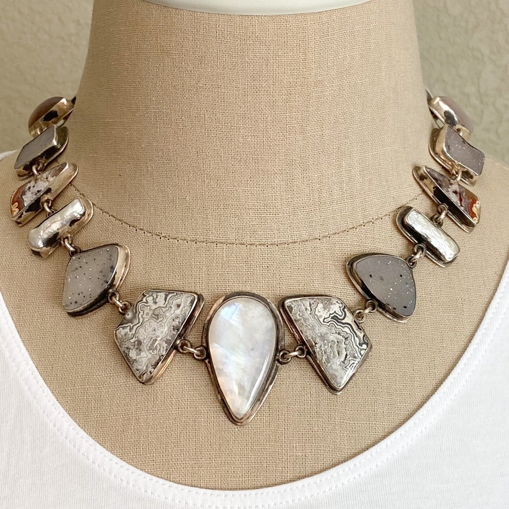 Tabra necklace with multiple precious stones